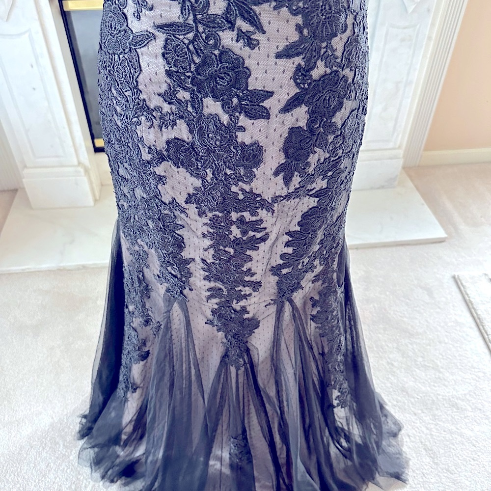 Tadashi Shoji Black Lace Gown – Elegant Formal Evening Dress (Size 10) - Picture 7 of 10
